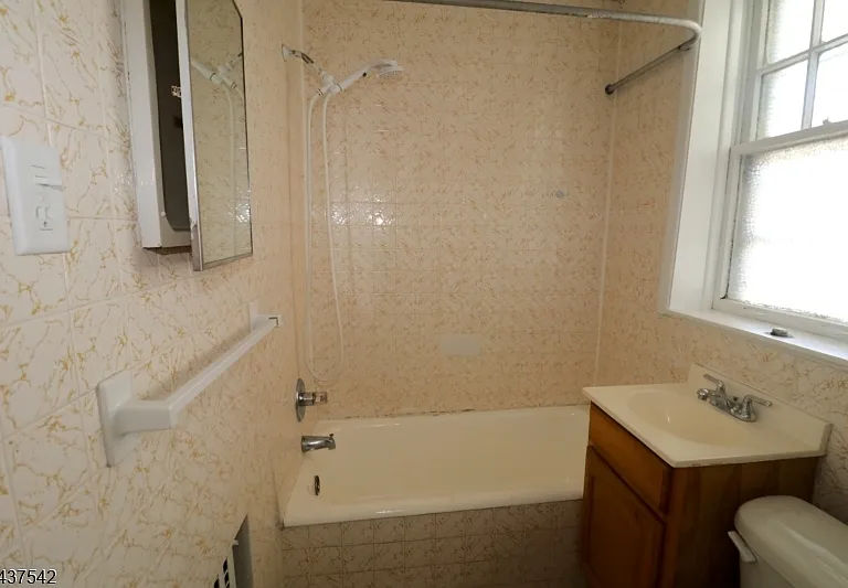 160-164 New York Ave #3 — Photo 12