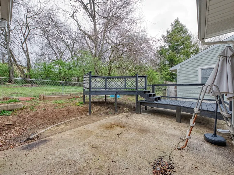 2527 Boyds Bridge Pike — Photo 3