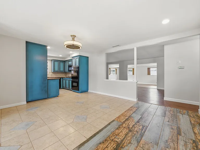 324 E Crystal Ave — Photo 6