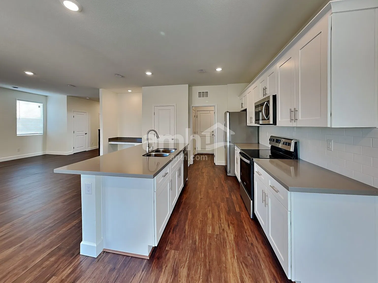 4 bed, 2.5 bath, 2131 sqft, $2,400 — Photo 3