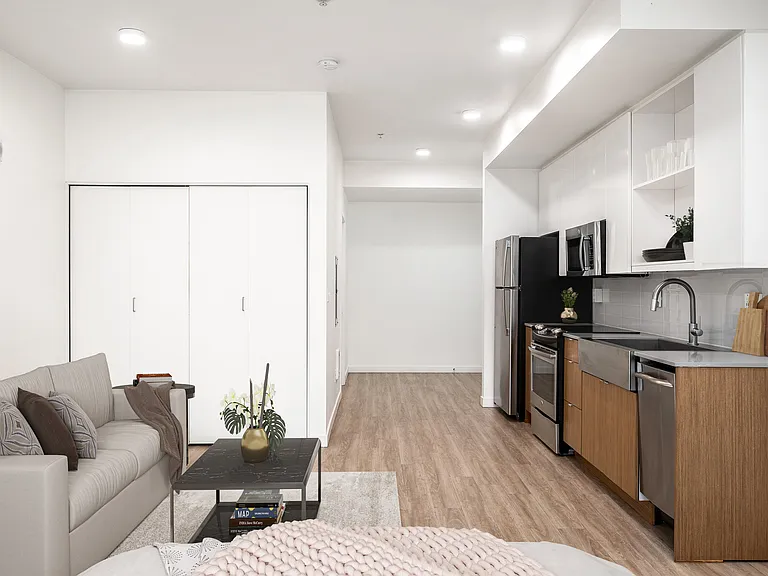 1208 SE Ankeny St — Photo 1