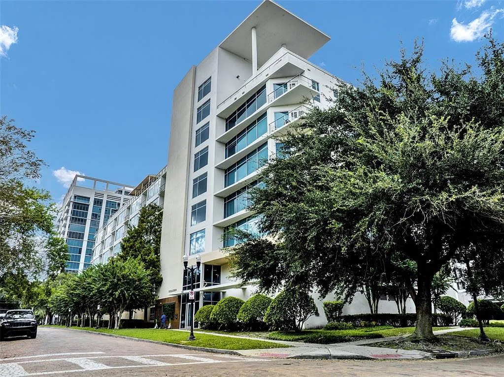 2 bed, 2.0 bath, 1268 sqft, $4,000 — Photo 1