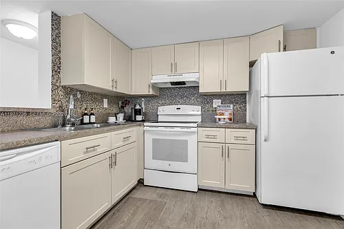 9785 Nob Hill Ct Photo 1