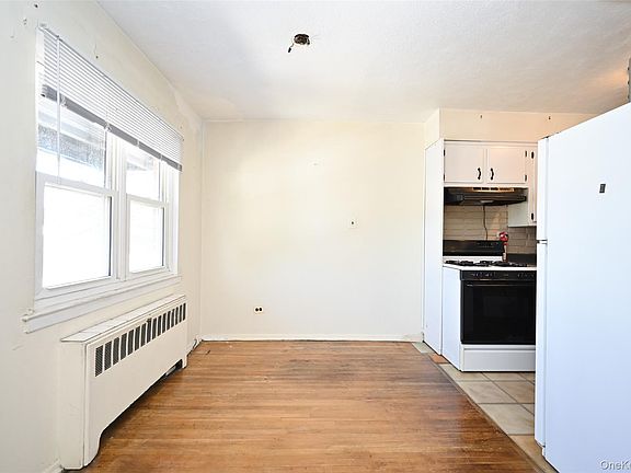 4th image of 5-11 College Point Boulevard