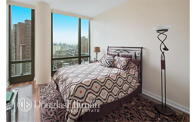 Rented by Douglas Elliman | media 14