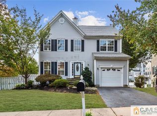 1 Villanova Dr, Kendall Park, NJ 08824