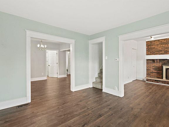 3rd image of 842 E 4th St