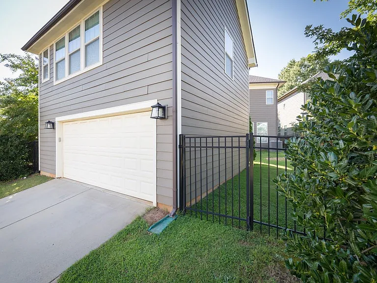 2404 Double Oaks Rd — Photo 26