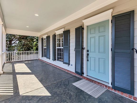 3rd image of 530 Eden Park Dr