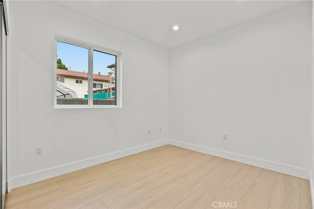 3 bed, 1000 sqft, $3,695 — Photo 4