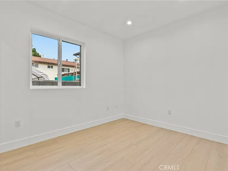 326 Leslie Way — Photo 4