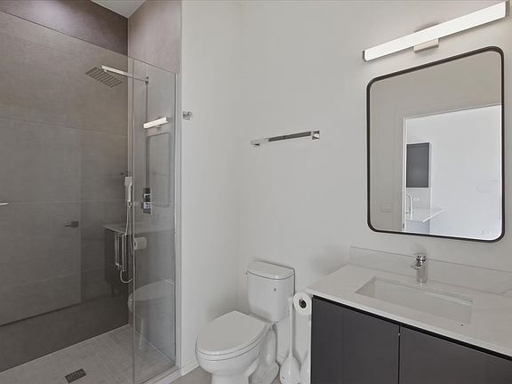 4th image of 4513 N Clark St #411