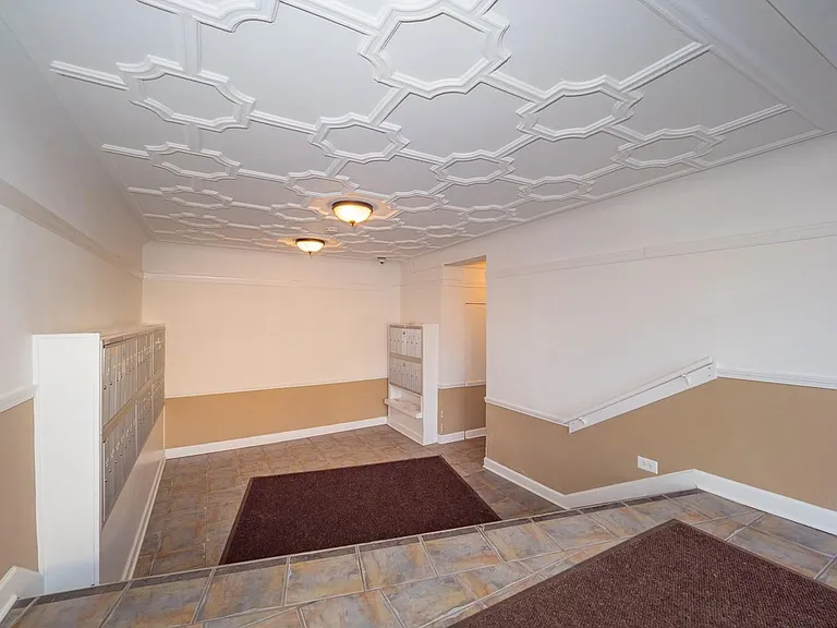 1257 West Lunt Ave — Photo 3