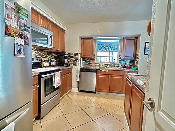 4th image of 1577 Buck St