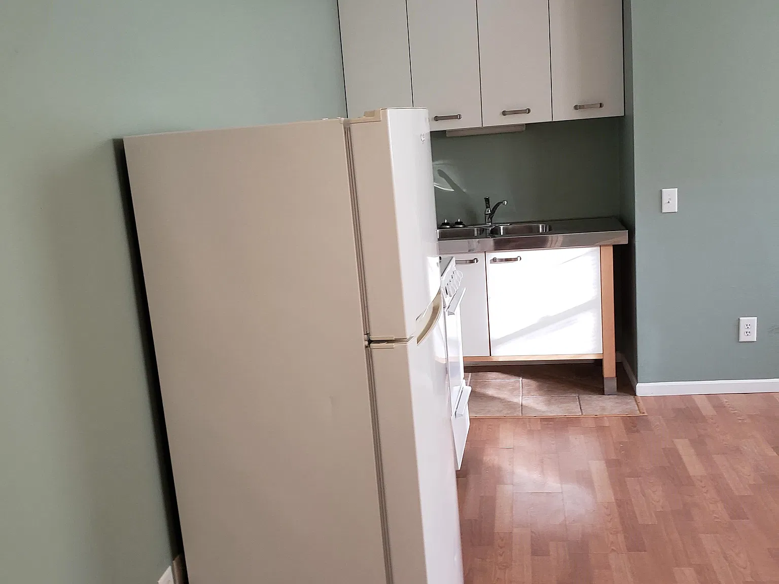 Studio, 300 sqft, $825 — Photo 3