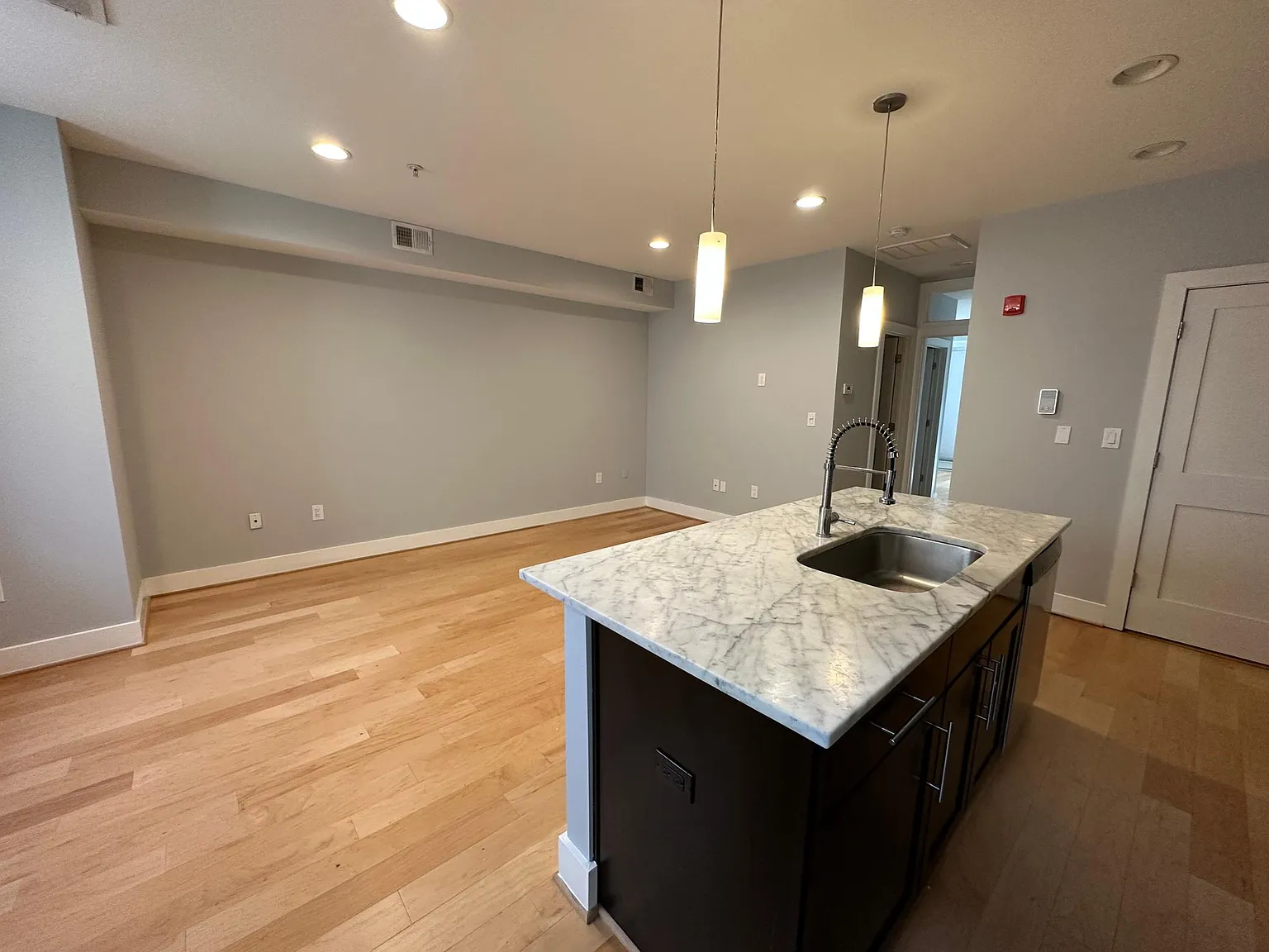 1 bed, 724 sqft, $2,800 — Photo 4