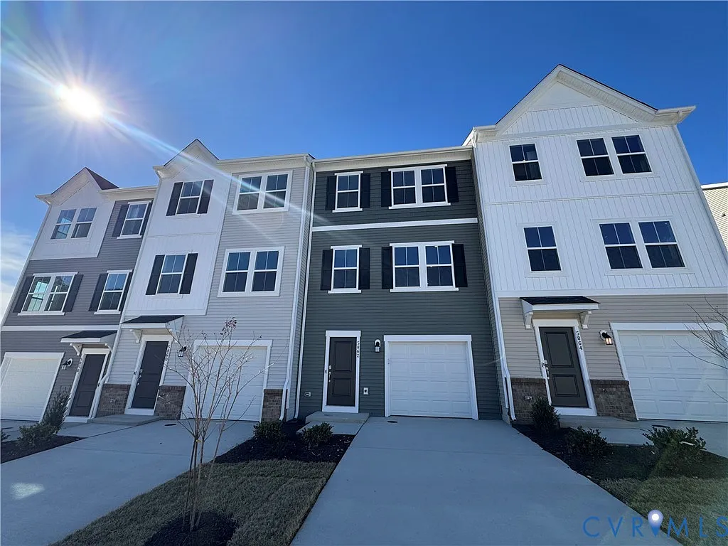 3 bed, 2.5 bath, 1621 sqft, $2,550 — Photo 2