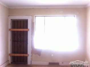 12526 Charest St, Hamtramck, MI 48212