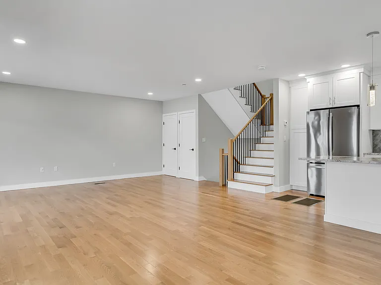 56 Franklin St #B — Photo 6