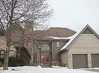 30314 Fox Club Dr, Farmington Hills, MI