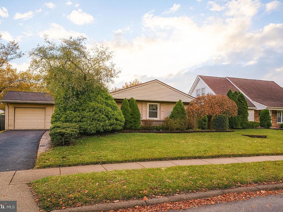 1st image of 16 Echohill Ln