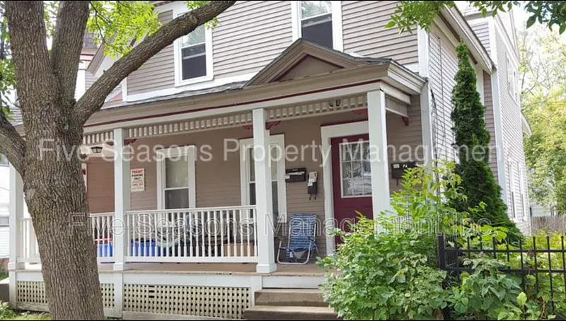 3 bed, 1.0 bath, 850 sqft, $2,900 — Photo 1