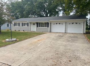 1725 Deerfield Rd, Chatham, IL 62629