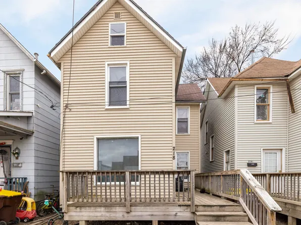 218 S Walnut Ave, Freeport, IL 61032