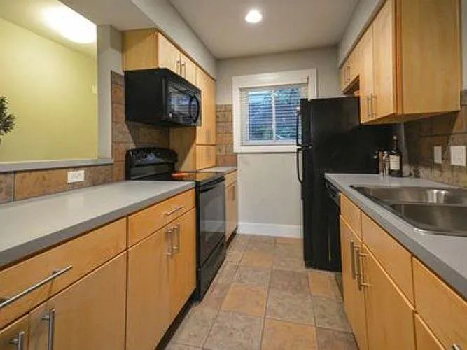 3815 Guadalupe St — Photo 3