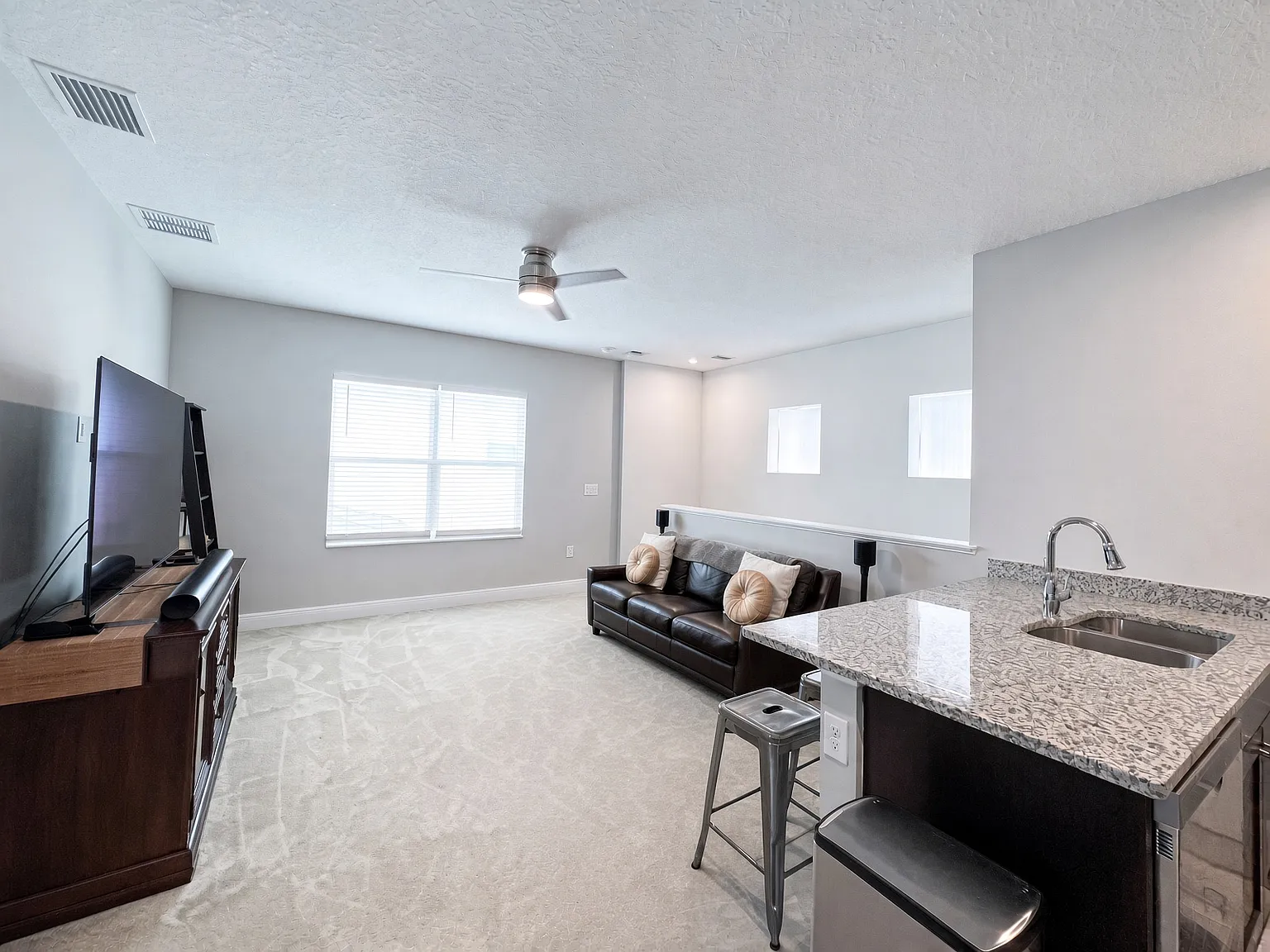 1 bed, 800 sqft, $1,800 — Photo 2