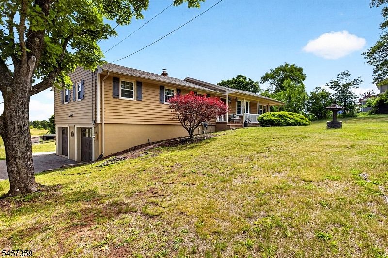 1st image of 115 Fairview Dr