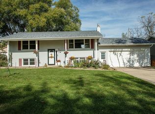 2128 Cardinal Dr, Waterloo, IA 50701