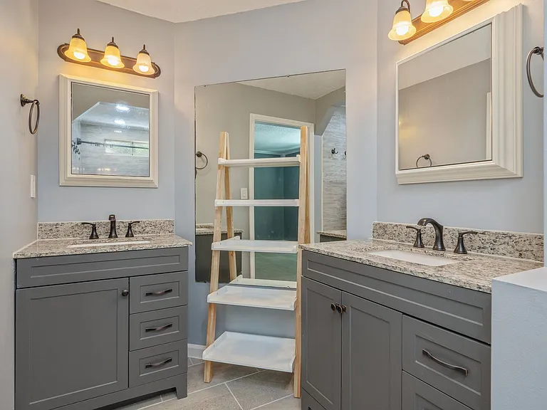 804 Sparkleberry Cv — Photo 20