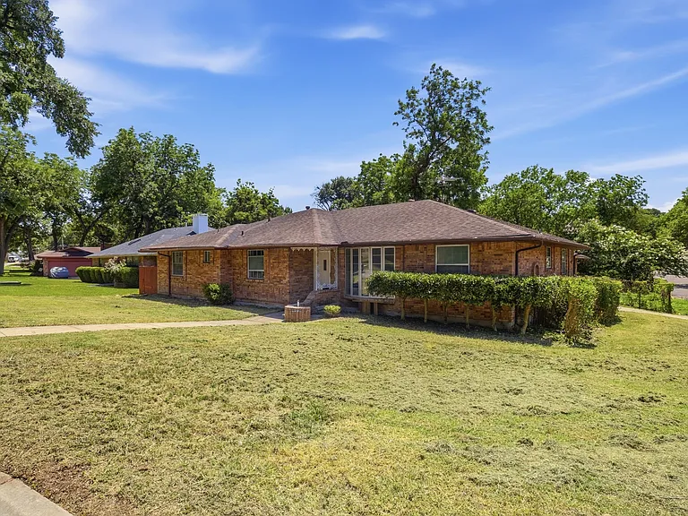 6607 Autumn Woods Trl — Photo 1