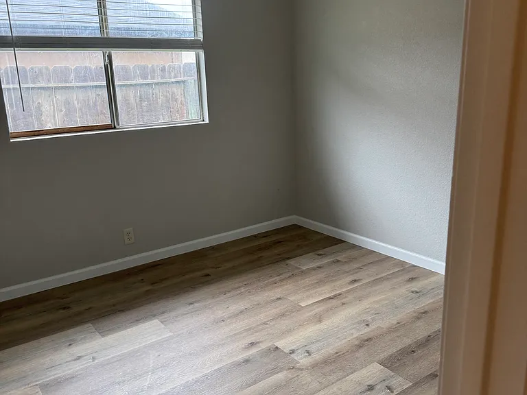 Eagle Ln — Photo 8