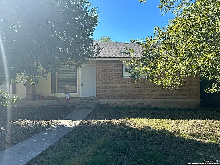 1554 Pams Path — Photo 1