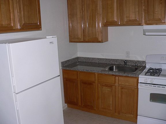 4th image of 140 N 15th St APT 5