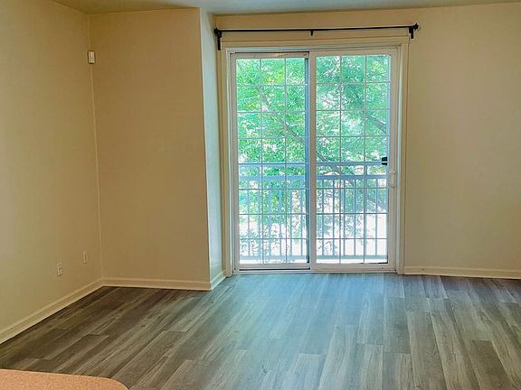 4th image of 435 Harriet Ln