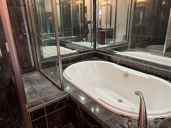 5th image of 2323 Locust Ave #501