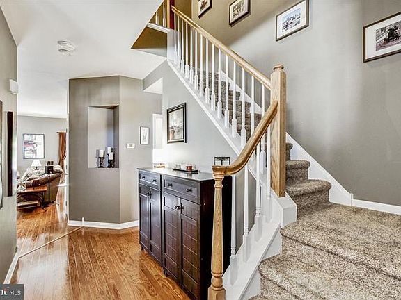 5th image of 143 Tuckahoe Ln