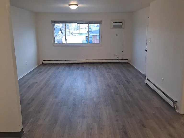 645 Voiles Pl — Photo 3
