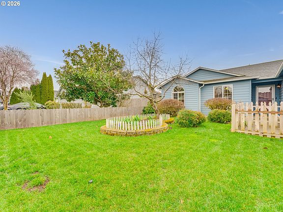 2nd image of 15605 NE 91st St