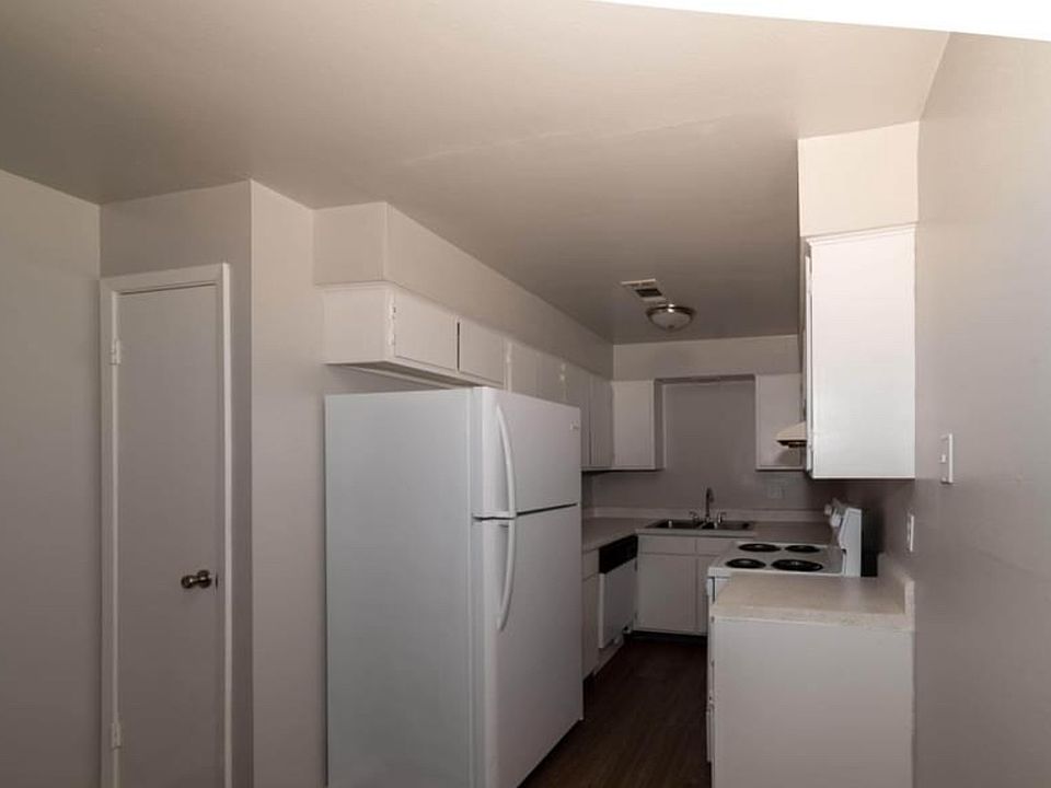 1st image of 1999 Parkway Dr #102