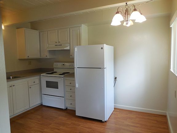 4th image of 121 Grant St APT 18