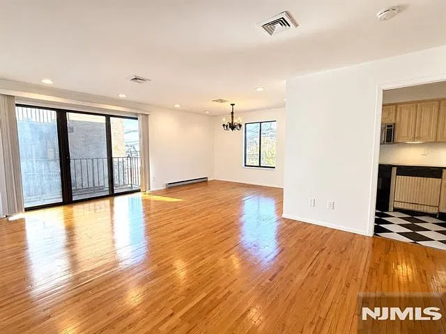 2 bed, 2.0 bath, $2,550 — Photo 3