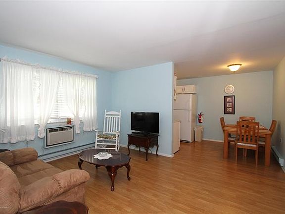 5th image of 6D Conestoga Dr