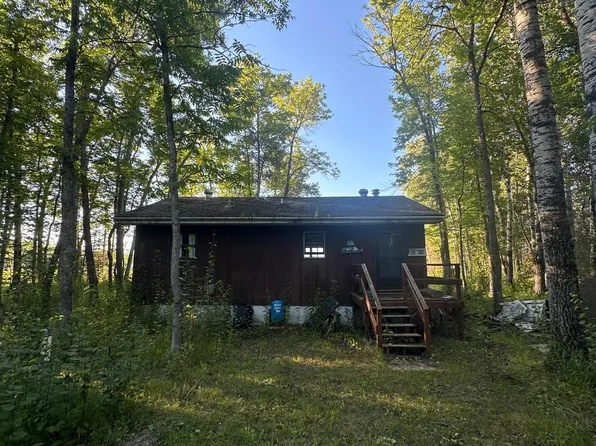 17415 E Pine Dr NW, Angle Inlet, MN 56711