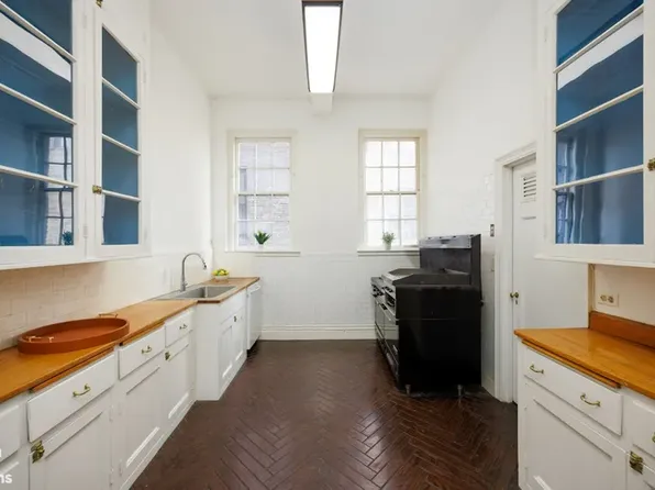 1001 Park Avenue image 15 of 16