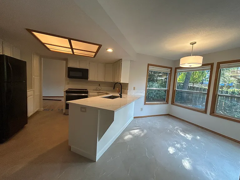 8905 SW 50th Ave — Photo 4