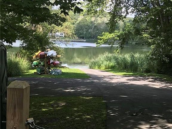 3rd image of 1 Lake Shore Dr